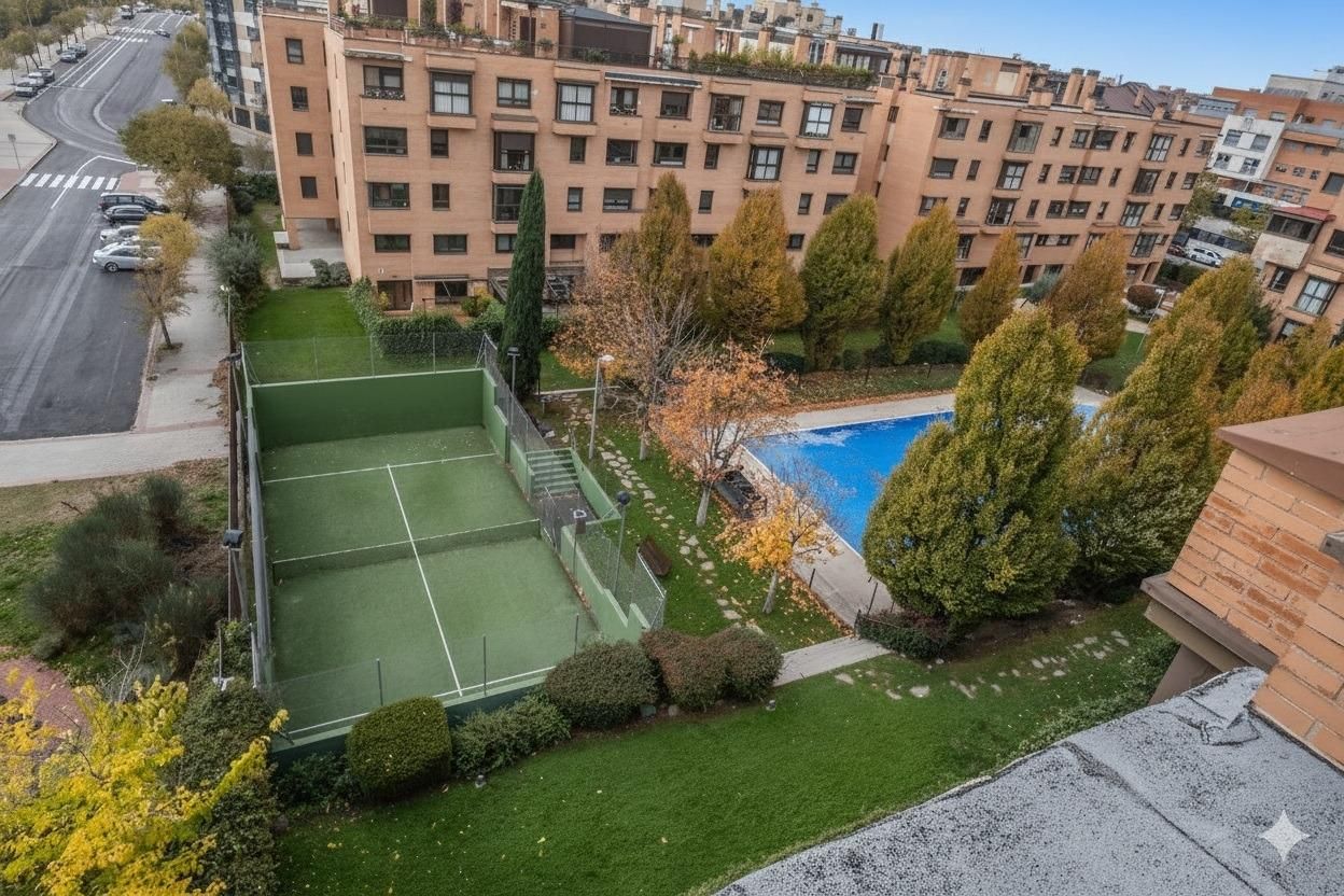 Piscina de Pis en venda en  Madrid Capital amb Calefacció, Jardí privat i Terrassa