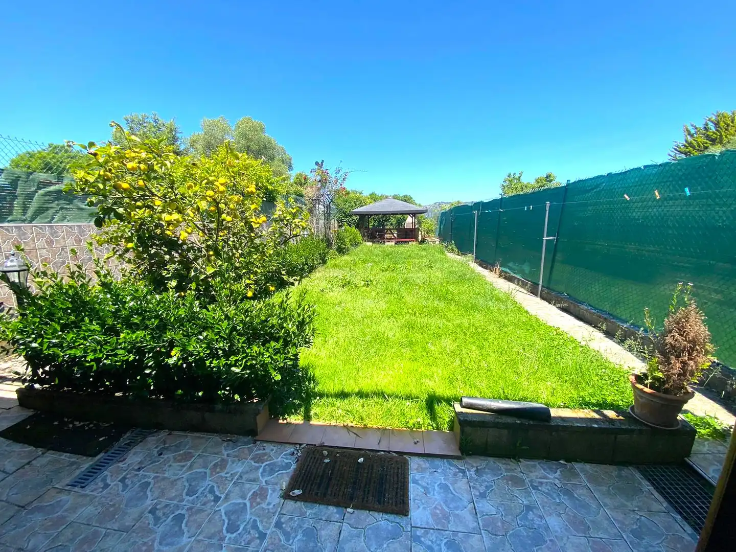 Garten von Einfamilien-Reihenhaus zum Verkauf in Castro-Urdiales mit Heizung, Privatgarten und Parkett