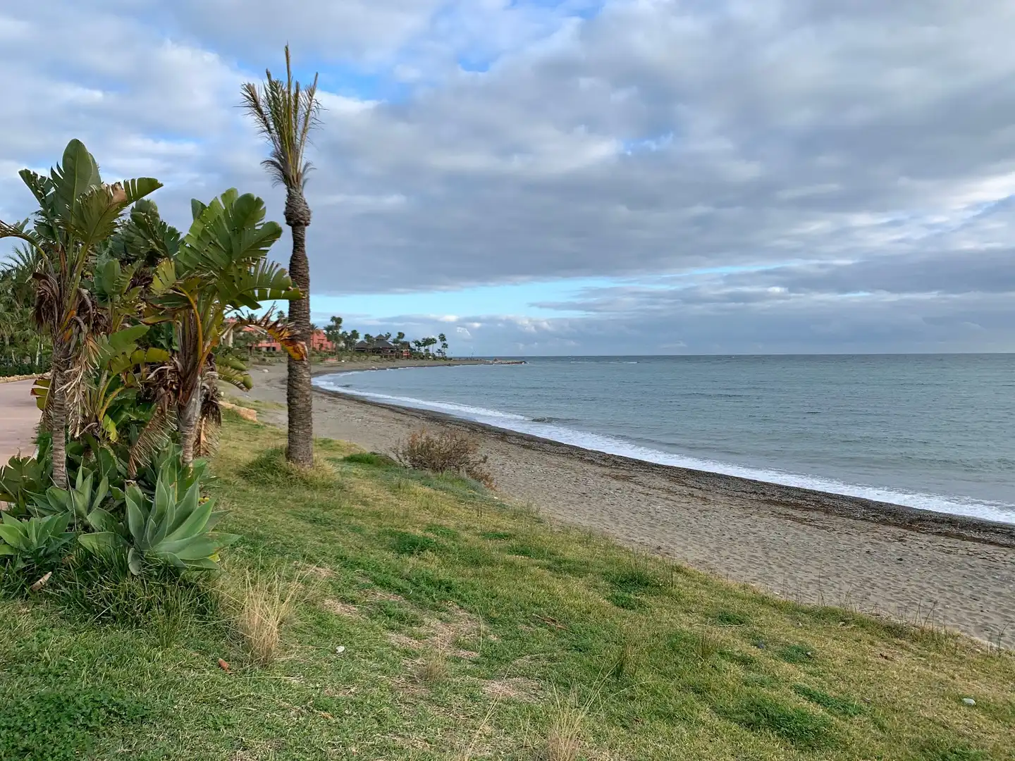Vista exterior de Planta baja de alquiler en Estepona con Aire acondicionado, Terraza y Piscina