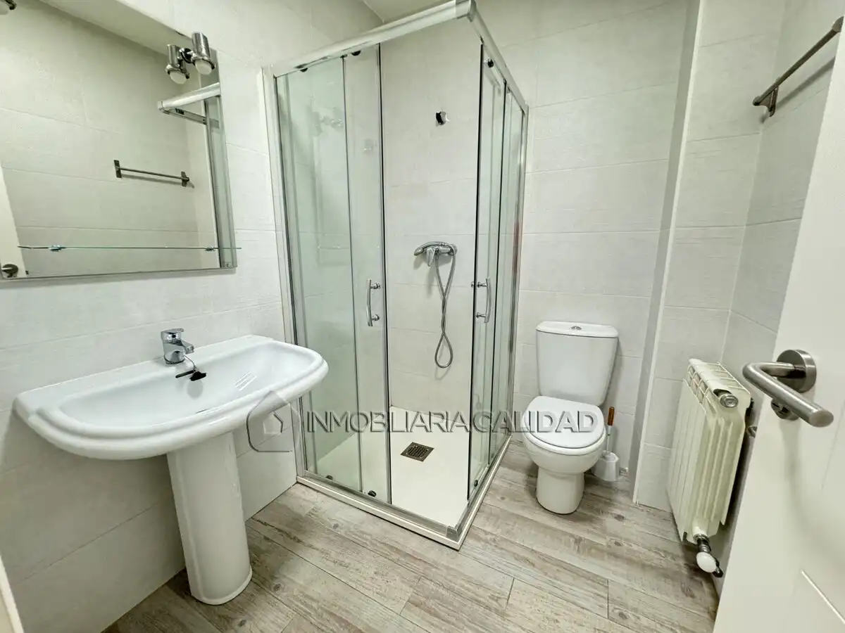 Bathroom of Flat for rent in Burgos  with Heating, Terrace and Furnished