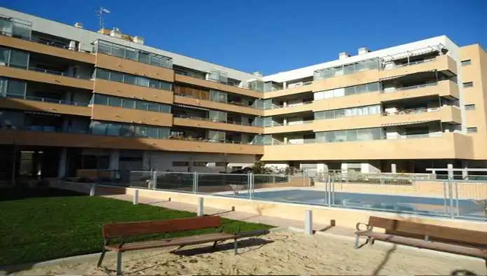 Vista exterior de Pis en venda en Leganés amb Piscina