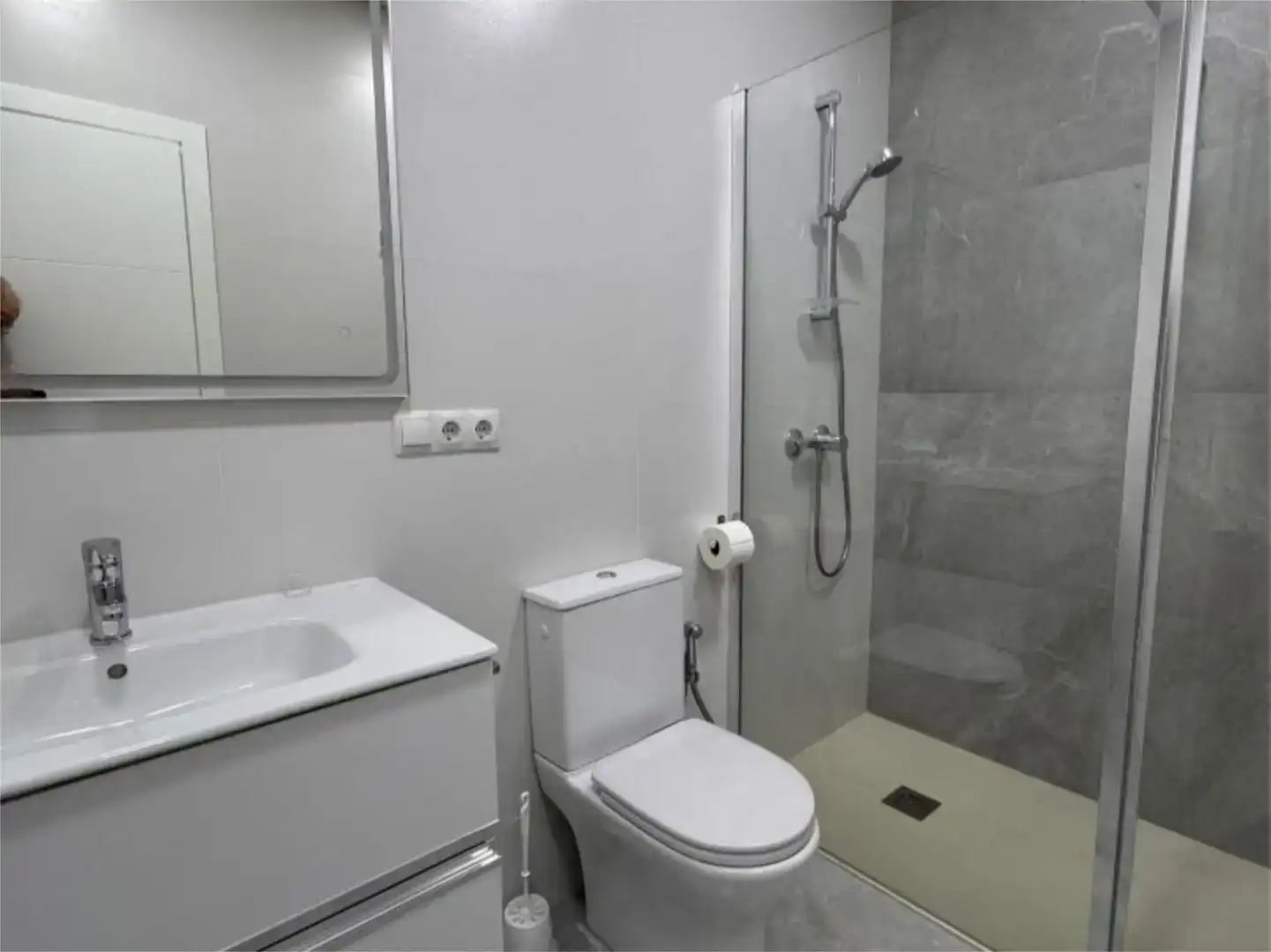 Badezimmer von Erdgeschoss zur untervermieten in Elche / Elx mit Klimaanlage und Möbliert