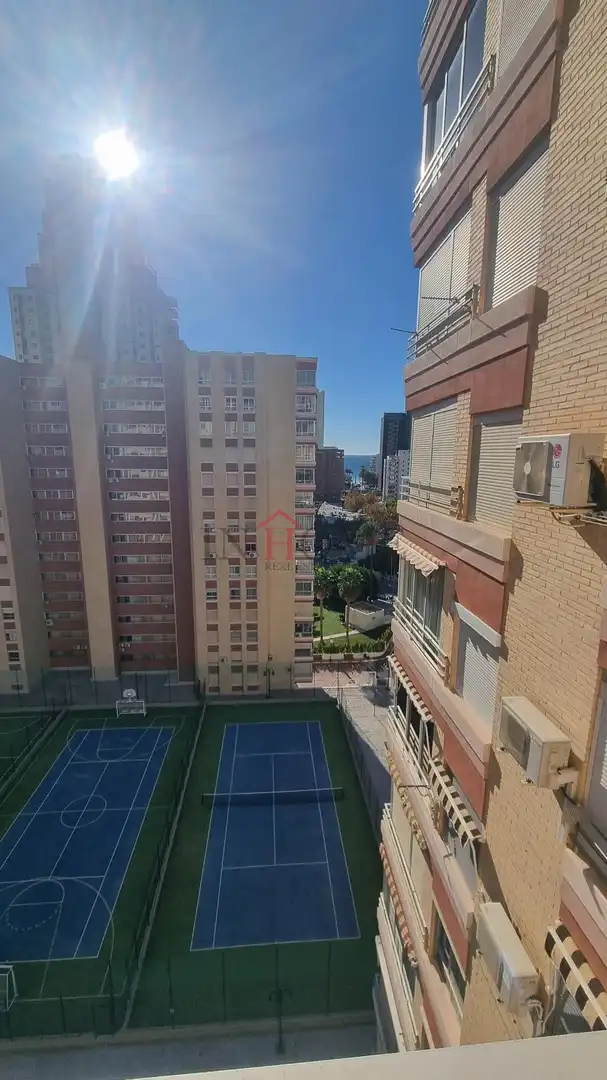 Vista exterior de Apartamento en venta en Benidorm con Terraza y Piscina comunitaria