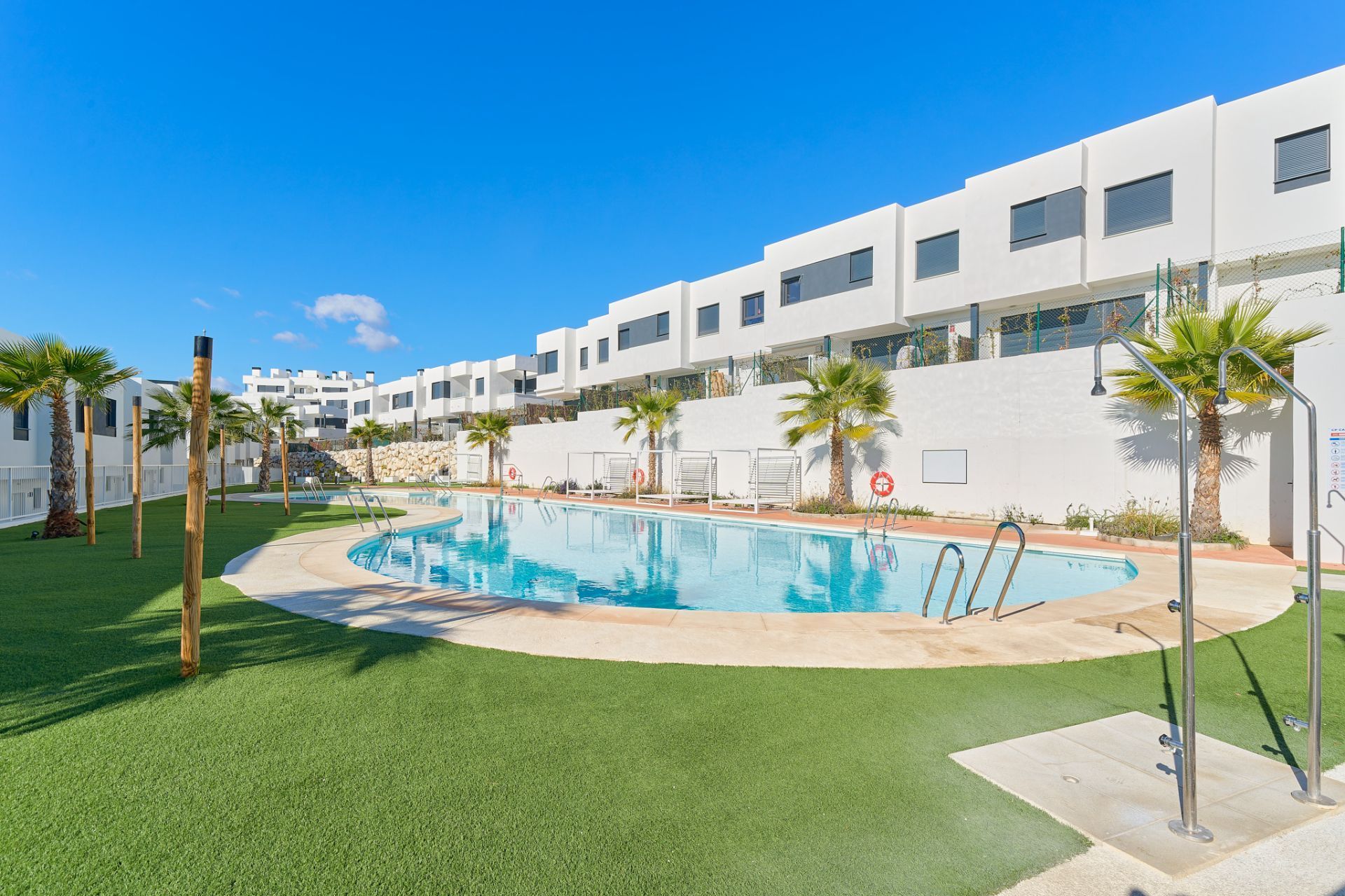 Piscina de Casa adosada en venta en Mijas con Aire acondicionado, Jardín privado y Terraza