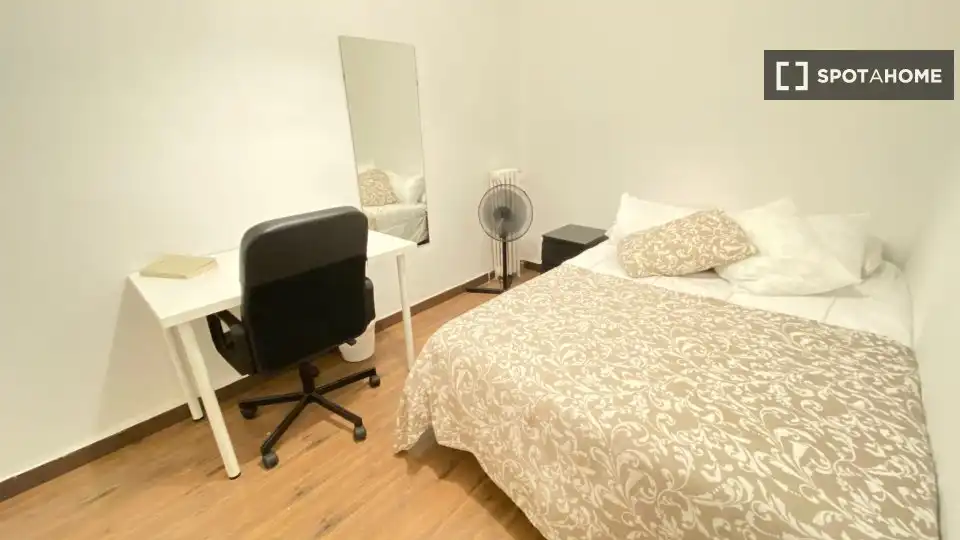 Bedroom of Flat for rent in Madrid  with Air Conditioner, Heating and Furnished
