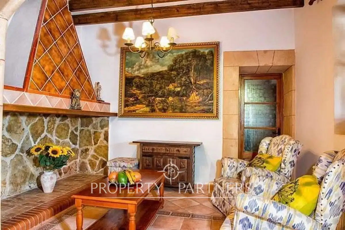 Sala d'estar de Finca rústica en venda en Sant Llorenç des Cardassar amb Calefacció, Jardí privat i Terrassa