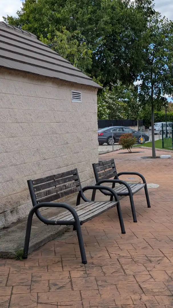 Parkplatz von Einfamilien-Reihenhaus zum Verkauf in Aranjuez mit Klimaanlage, Heizung und Terrasse