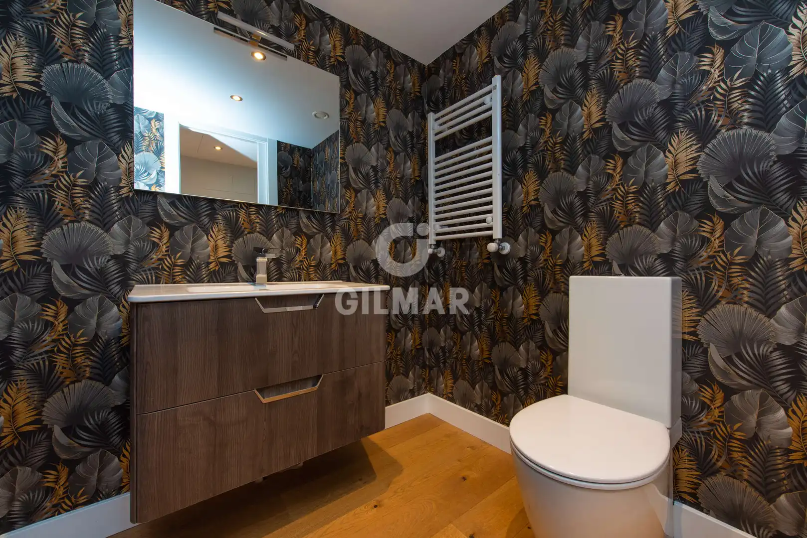 Baño de Piso en venta en Madrid con Calefacción, Trastero y Piscina