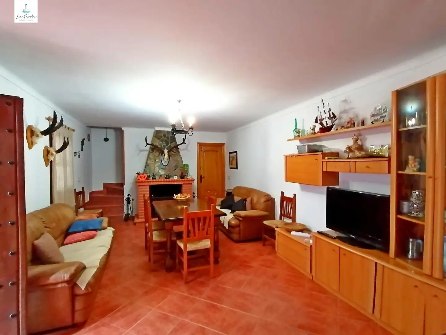 Sala d'estar de Casa o xalet en venda en Villanueva del Trabuco amb Jardí privat, Traster i Moblat