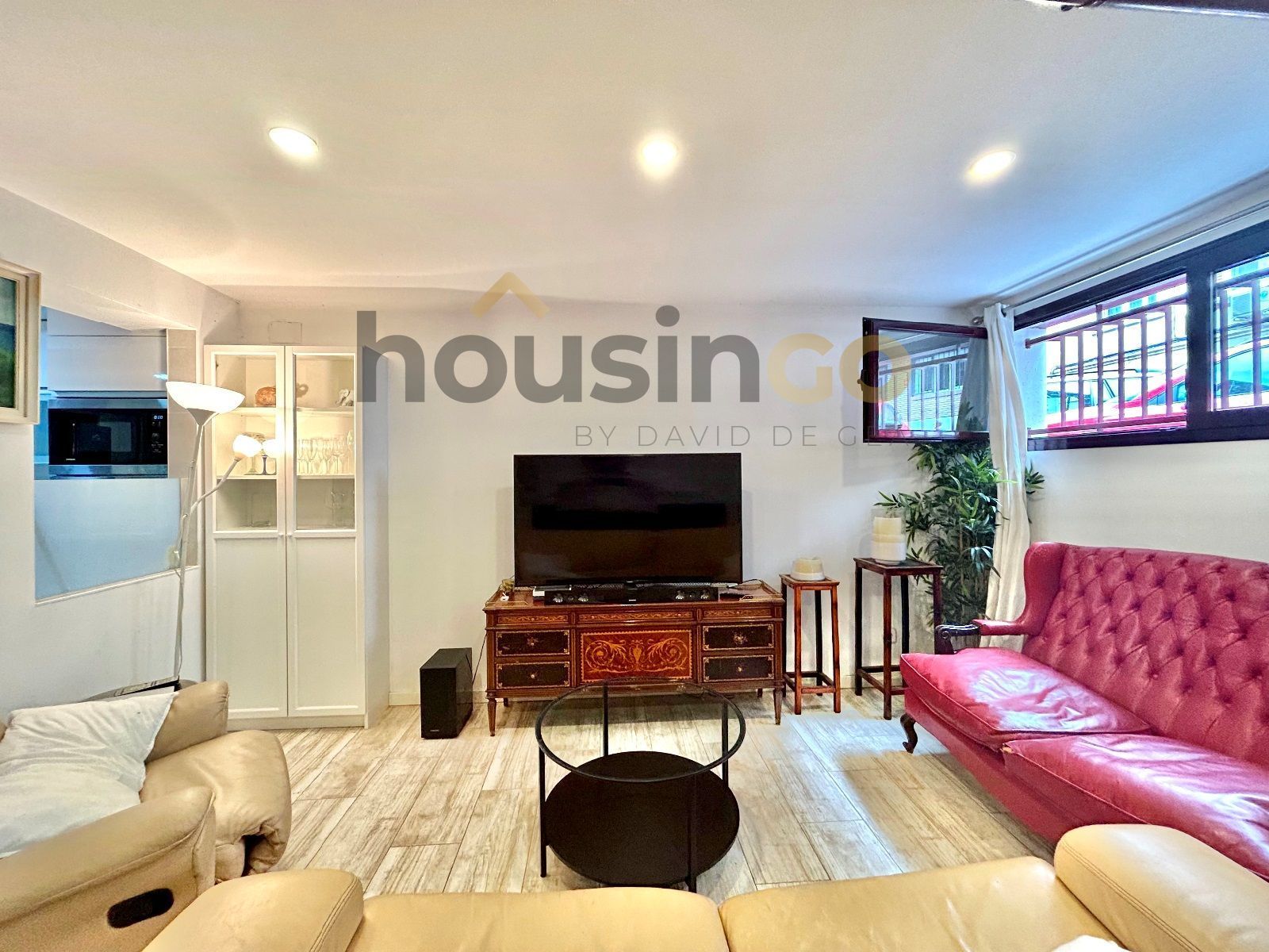 Living room of Flat to rent in  Madrid Capital  with Air Conditioner, Heating and Parquet flooring