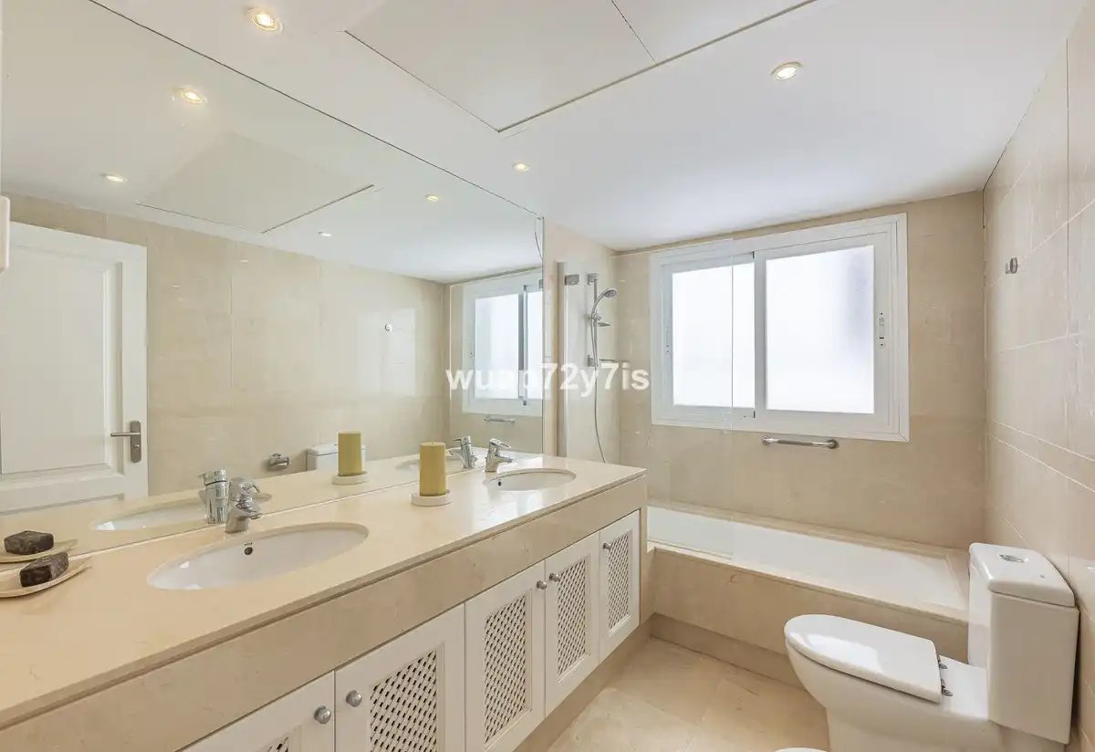 Piso con ascensor en venta en Nueva Andalucía, imagen 15