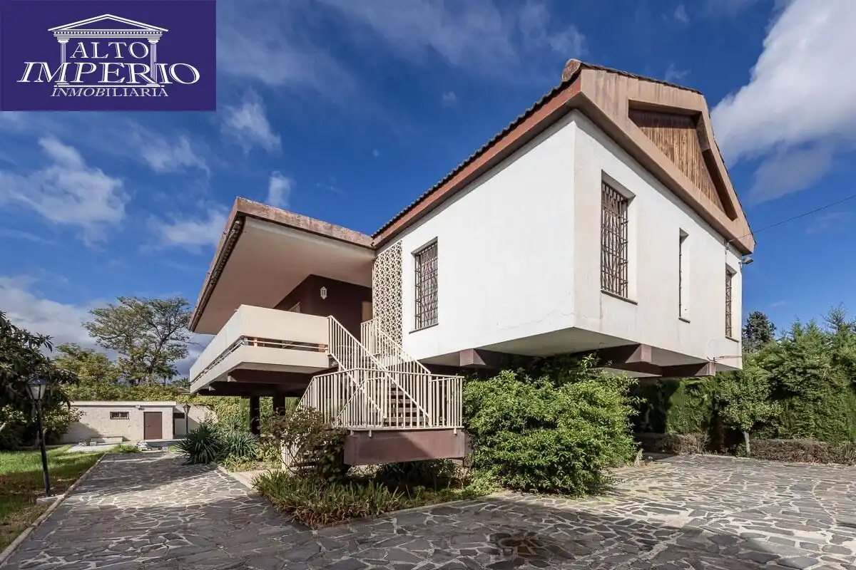 Casa con terrazza in vendita a Avenida HUETOR VEGA