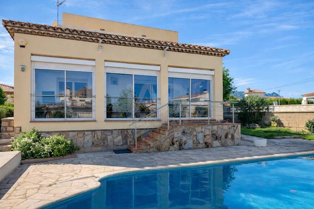 Casa-chalet en Venta en Centre