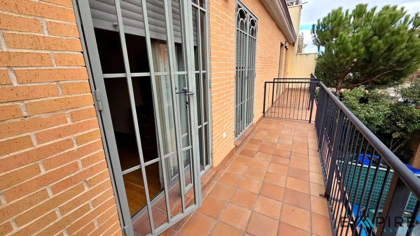 Terrassa de Casa adosada en venda en Parla amb Aire condicionat, Calefacció i Jardí privat