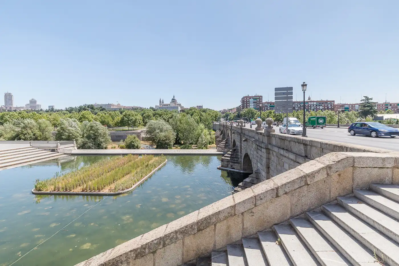 Vista exterior de Dúplex en venta en Madrid con Calefacción y Terraza