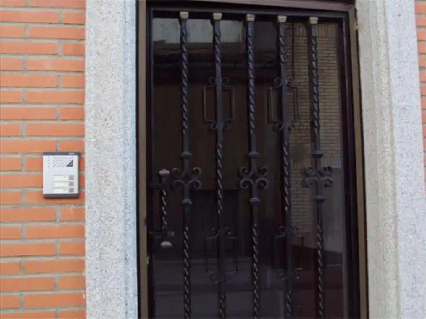 Vista exterior de Pis en venda en Fuentesaúco amb Balcó