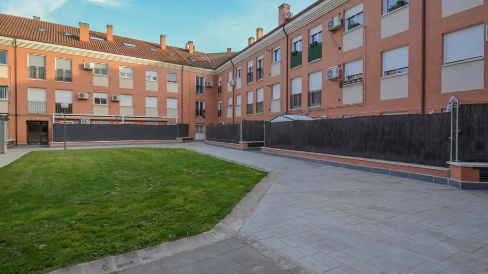 Außenansicht von Wohnung zum Verkauf in Ajalvir