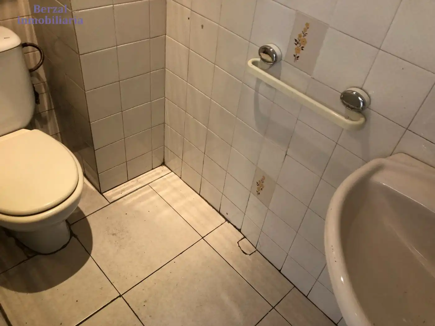 Baño de Local en venta en  Logroño