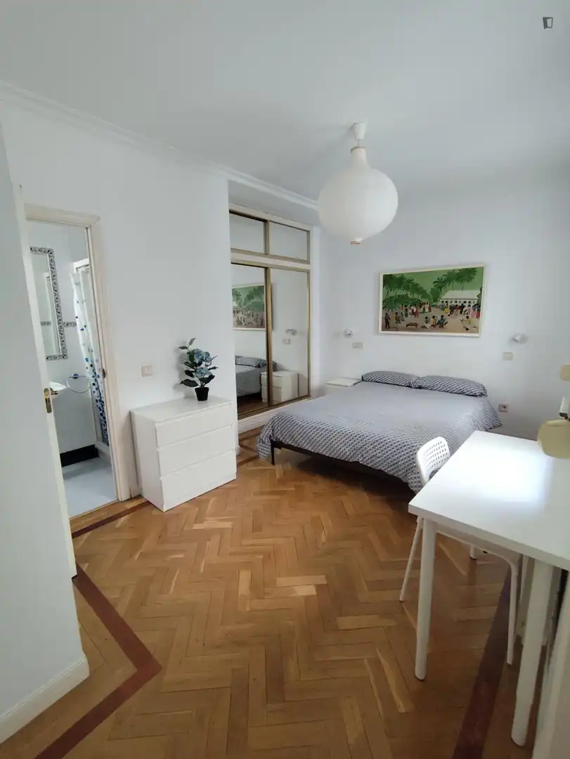 Dormitori de Apartament de lloguer en Madrid amb Aire condicionat, Moblat i Forn