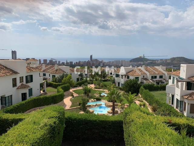 Casa adosada en Alquiler en Golf Bahía