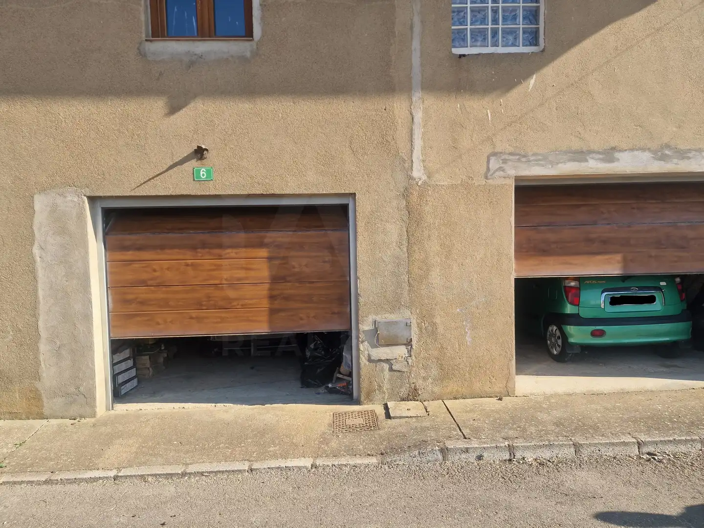 Aparcament de Finca rústica en venda en Valverde de la Virgen amb Calefacció