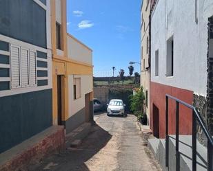 Vista exterior de Casa adosada en venda en Telde