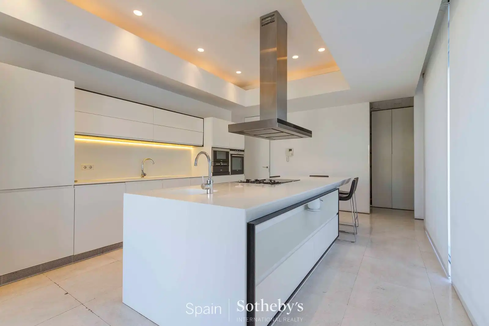 Cocina de Casa o chalet en venta en Madrid con Aire acondicionado, Calefacción y Jardín privado