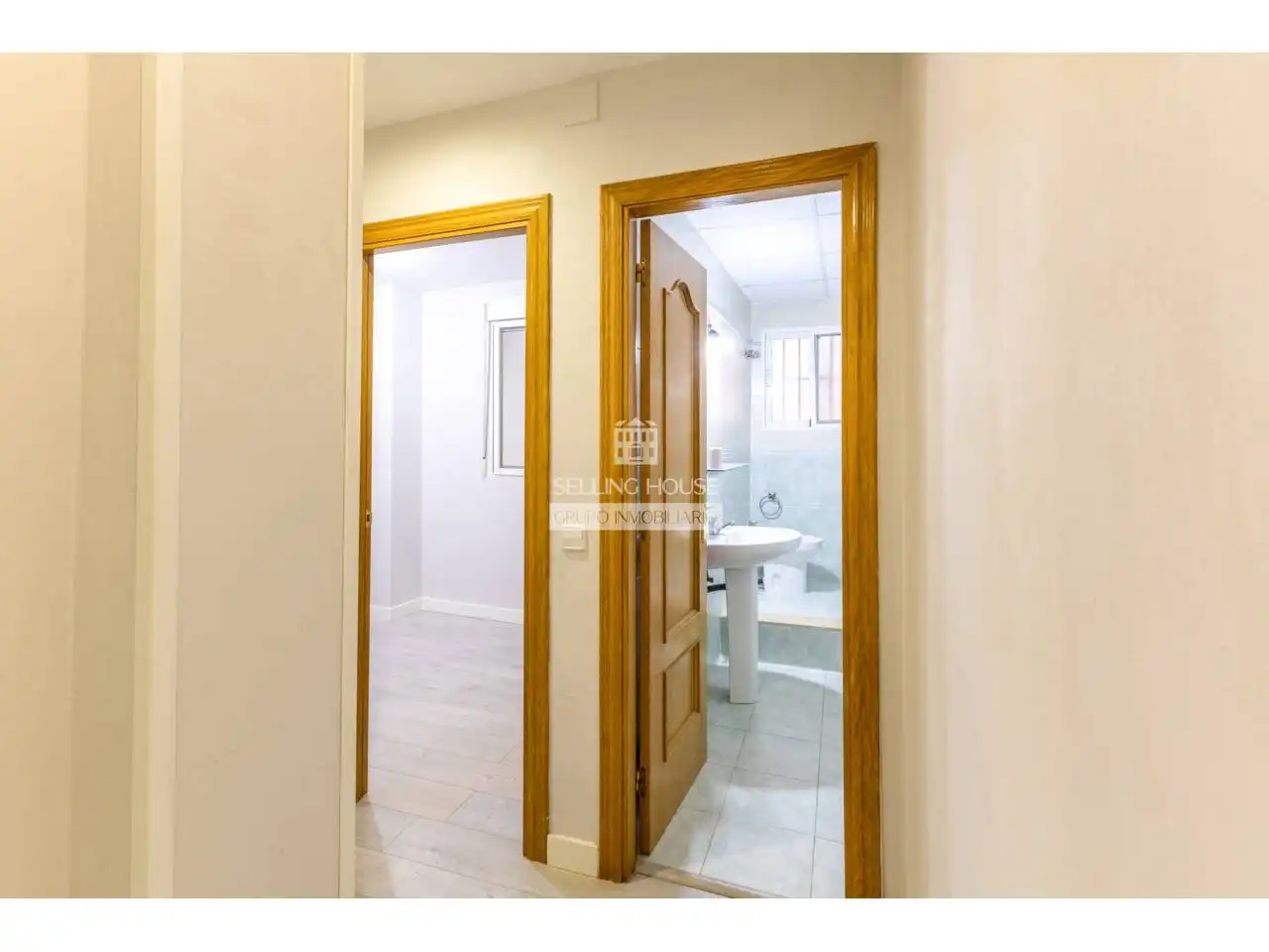 Bathroom of Flat for sale in Valencia  with Heating, Parquet flooring and Balcony