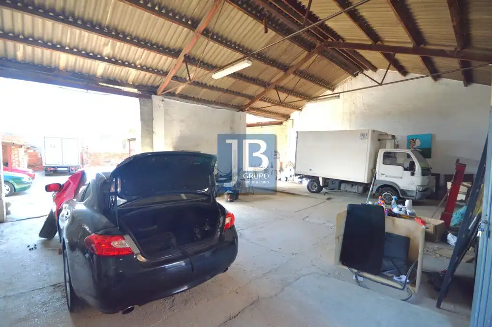 Parkplatz von Fabrikhallen zum Verkauf in Rotglà i Corbera