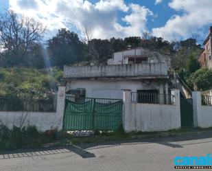 Vista exterior de Casa o xalet en venda en Cerdanyola del Vallès amb Jardí privat i Terrassa