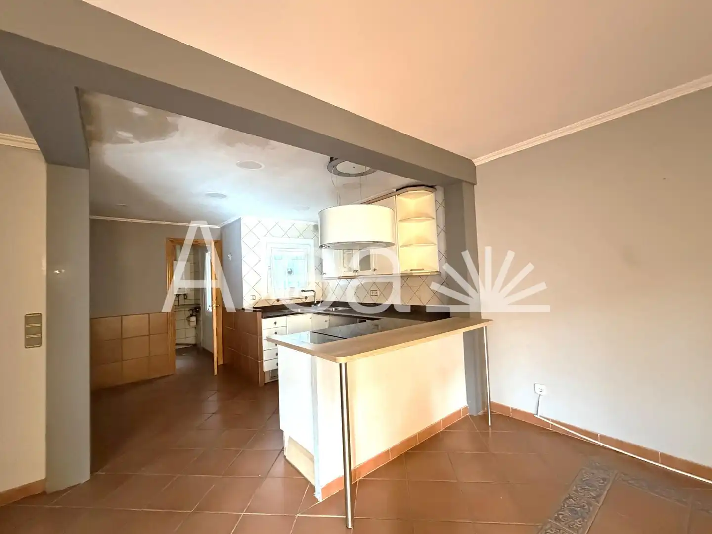 Küche von Wohnung zum Verkauf in Pineda de Mar mit Klimaanlage, Heizung und Balkon