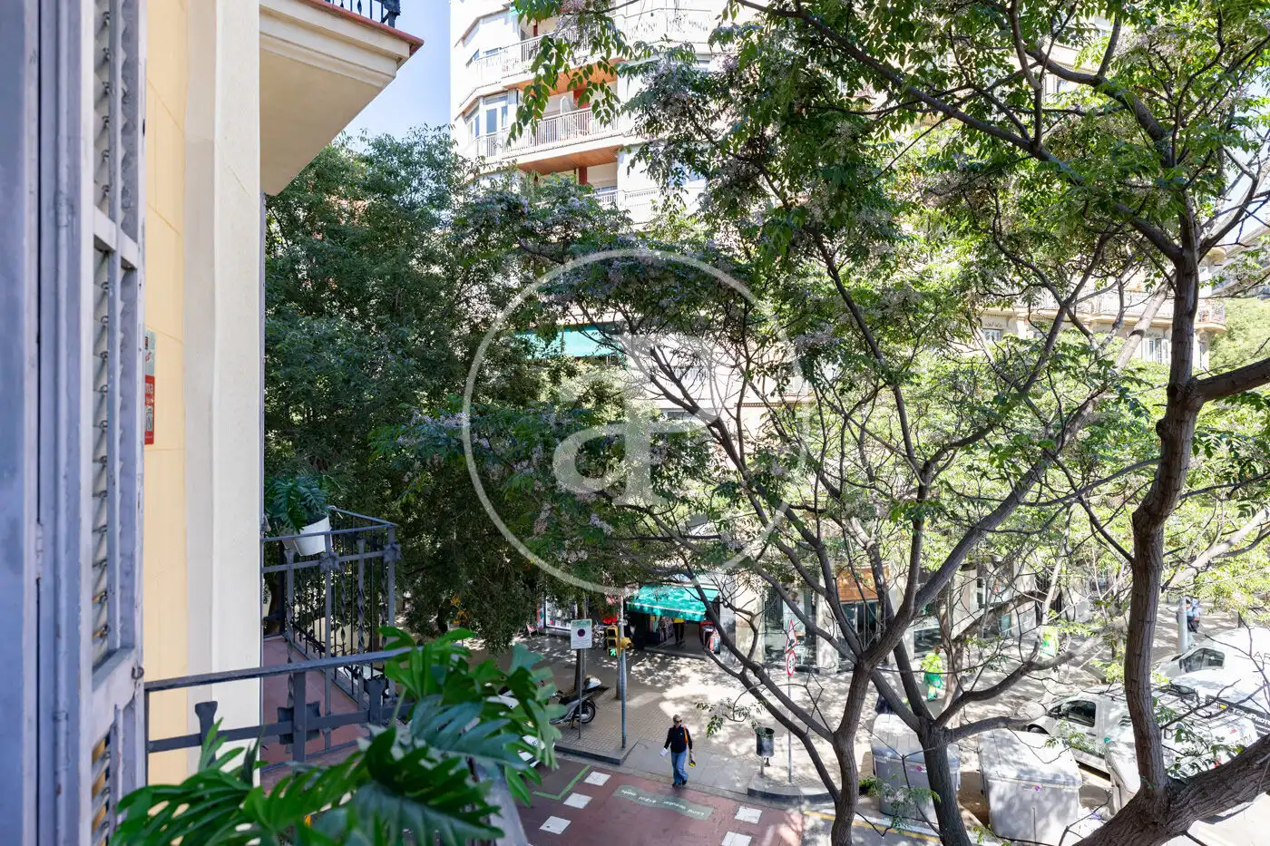 Außenansicht von Wohnung zum Verkauf in Barcelona mit Klimaanlage, Heizung und Balkon
