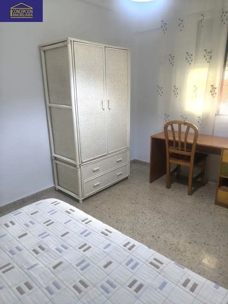 Schlafzimmer von Wohnung zur Miete in Córdoba mit Klimaanlage, Heizung und Möbliert