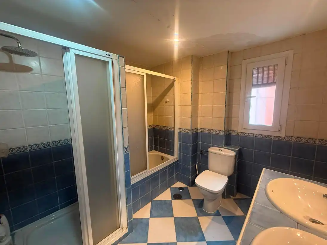 Baño de Piso en venta en Madrid con Calefacción, Terraza y Amueblado