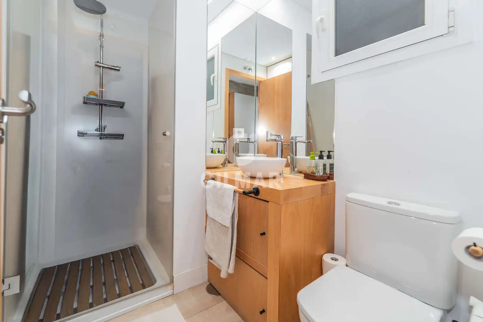 Bathroom of Flat for sale in Madrid  with Heating and Storage room