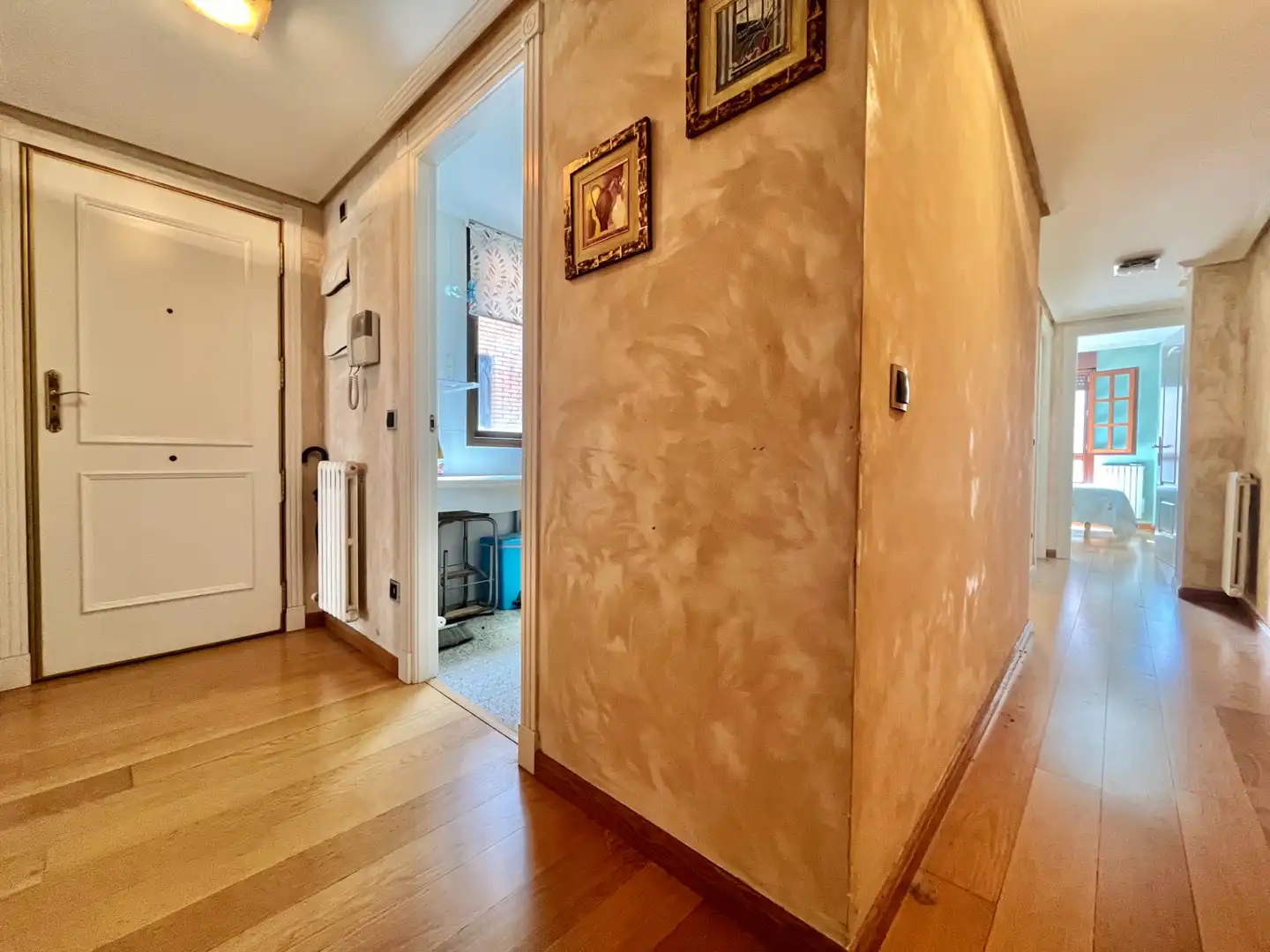 Maisonette zum Verkauf in Zaragoza mit Klimaanlage, Heizung und Parkett