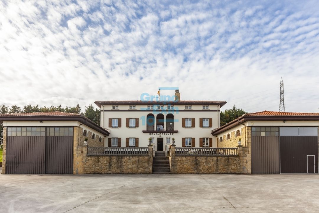 Vista exterior de Casa o xalet en venda en Oiartzun amb Calefacció, Jardí privat i Terrassa