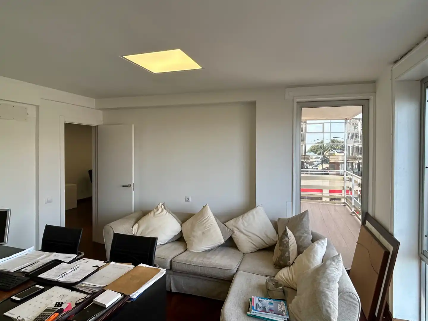 Sala d'estar de Oficina de lloguer en Las Palmas de Gran Canaria amb Balcó