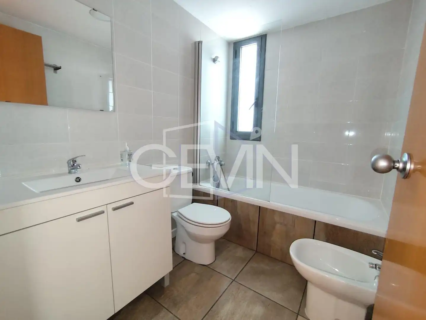 Baño de Piso en venta en Santa Perpètua de Mogoda con Aire acondicionado, Calefacción y Jardín privado