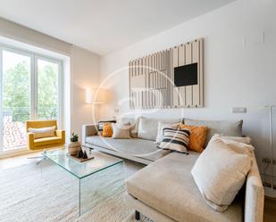 Living room of Flat to rent in  Madrid Capital  with Air Conditioner, Heating and Furnished