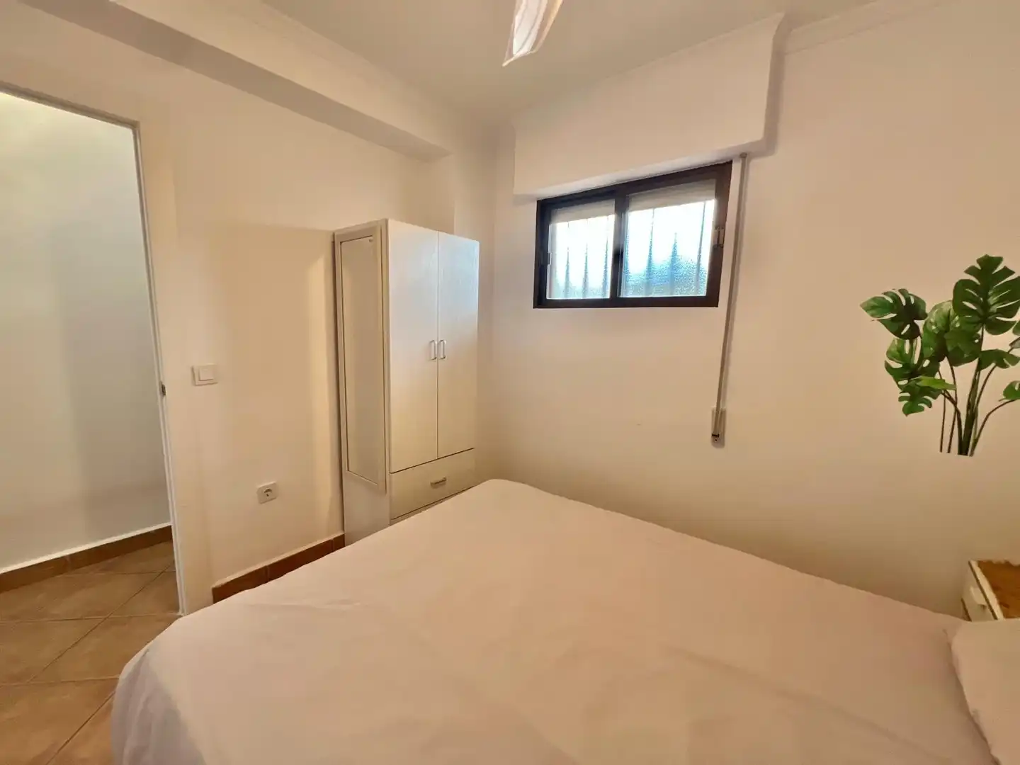 Dormitori de Apartament de lloguer en Torrevieja amb Aire condicionat, Calefacció i Moblat
