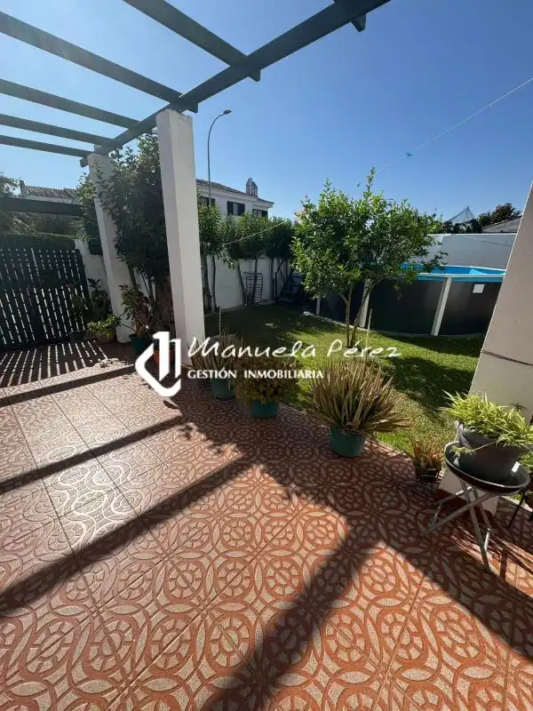 Vista exterior de Casa o xalet en venda en Cáceres Capital amb Aire condicionat, Calefacció i Terrassa