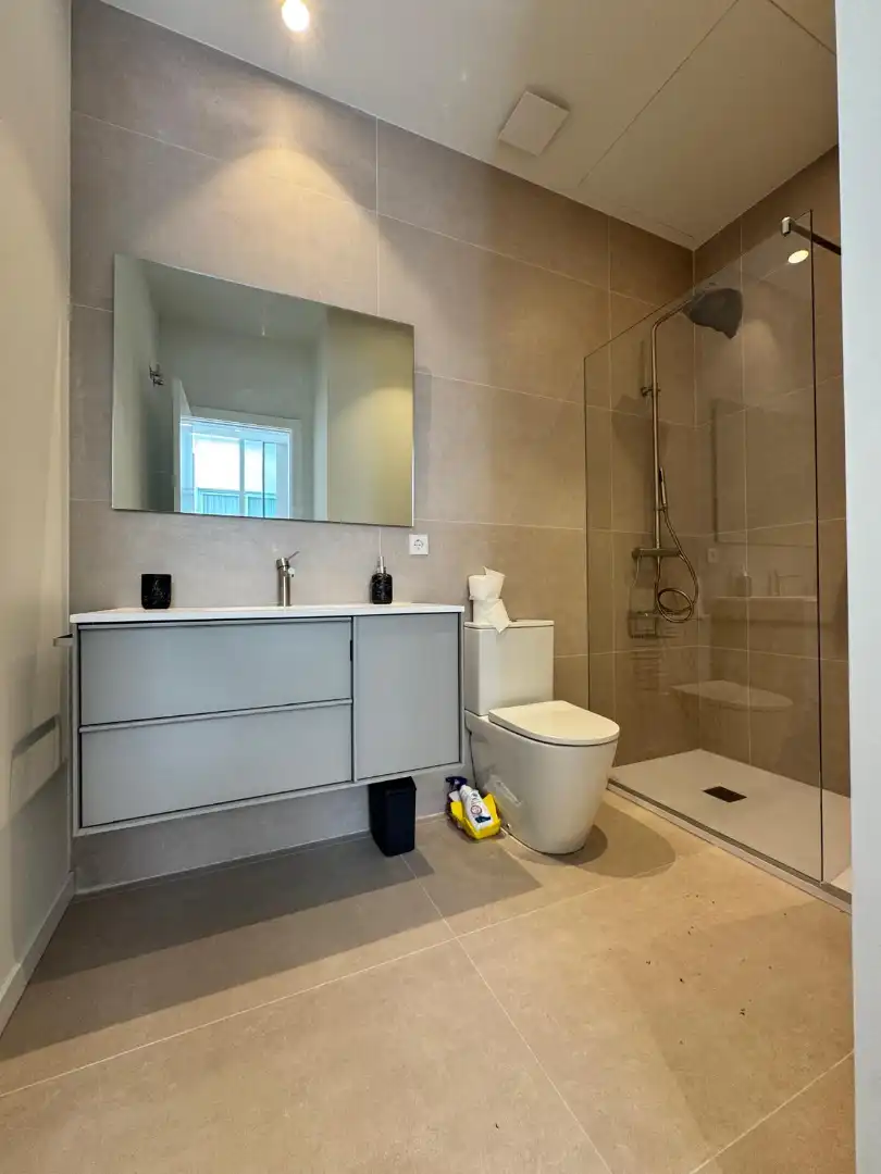 Baño de Piso para compartir en Valencia con Aire acondicionado, Calefacción y Amueblado
