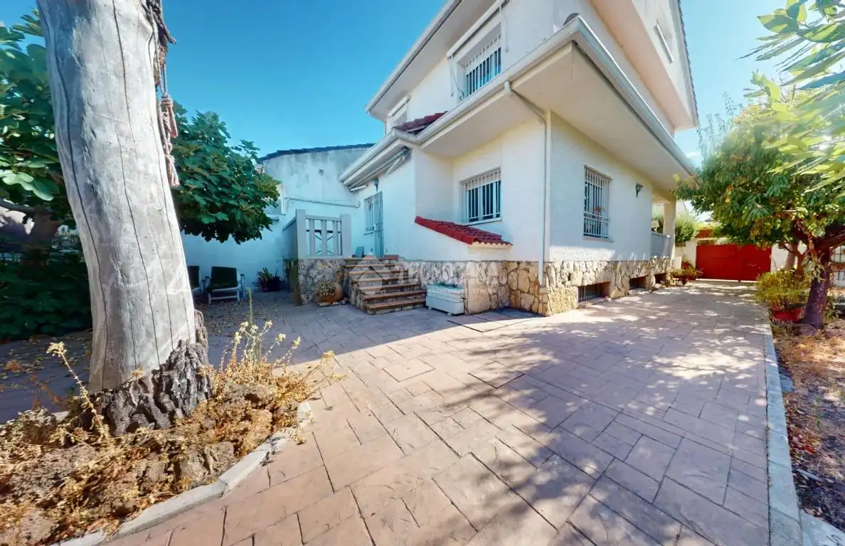 Exterior view of Detached homes for sale in Fuente El Saz de Jarama  with Private garden, Terrace and Balcony