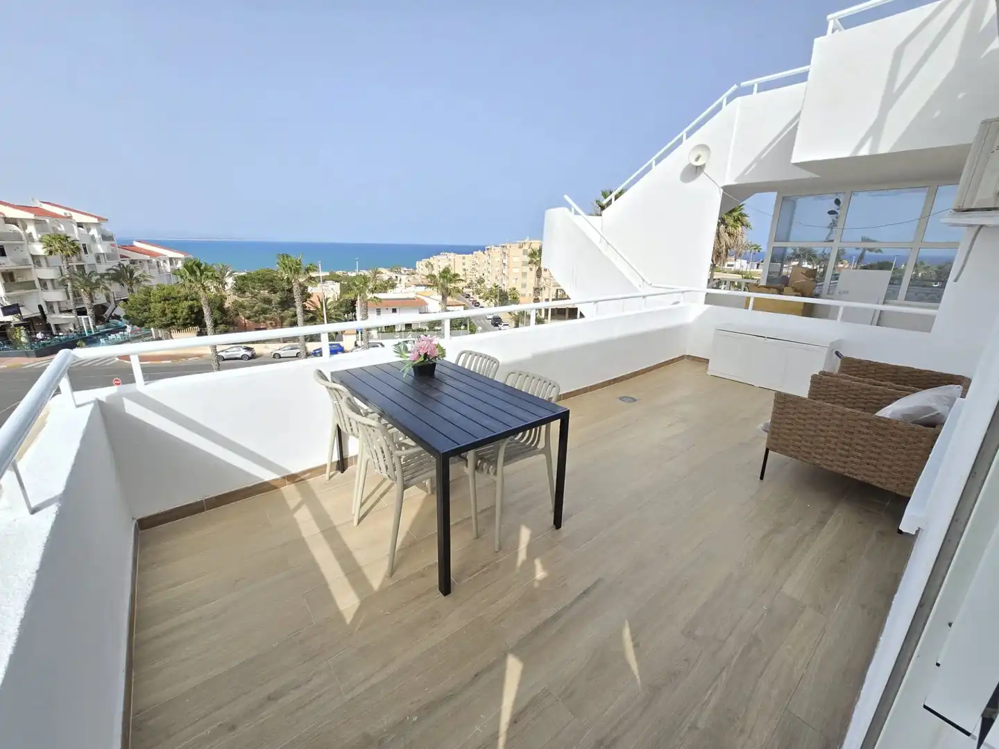 Terraza de Apartamento en venta en Torrevieja con Amueblado y Piscina comunitaria