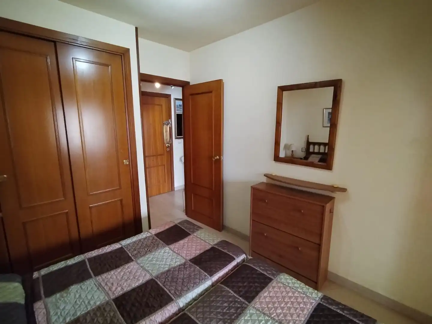 Habitación de Apartamento en venta en Benidorm con Aire acondicionado, Amueblado y Piscina comunitaria
