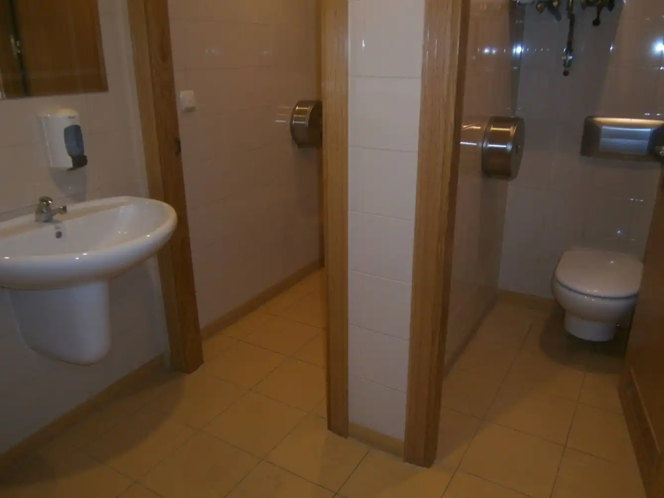 Baño de Oficina de alquiler en  Pamplona / Iruña con Aire acondicionado y Amueblado