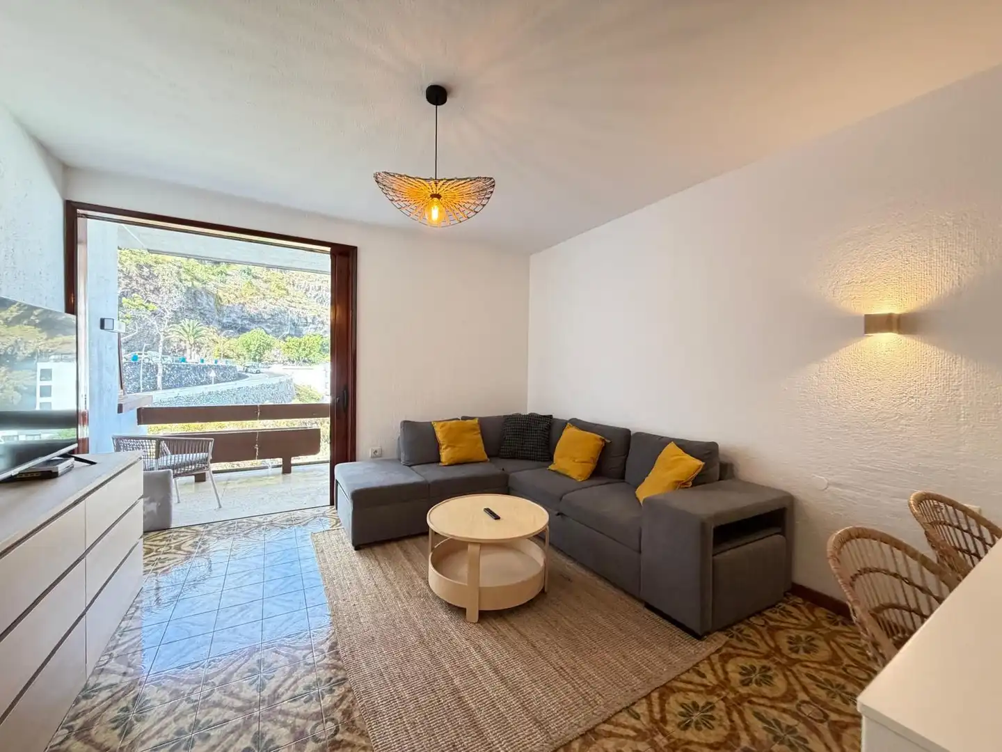 Sala d'estar de Apartament en venda en Icod de los Vinos amb Terrassa i Moblat