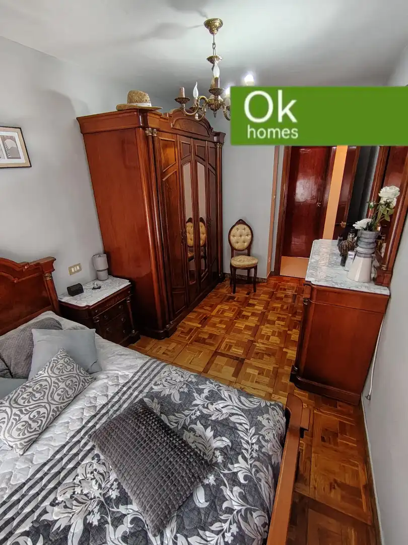 Dormitori de Casa adosada en venda en San Martín del Rey Aurelio amb Calefacció, Parquet i Terrassa