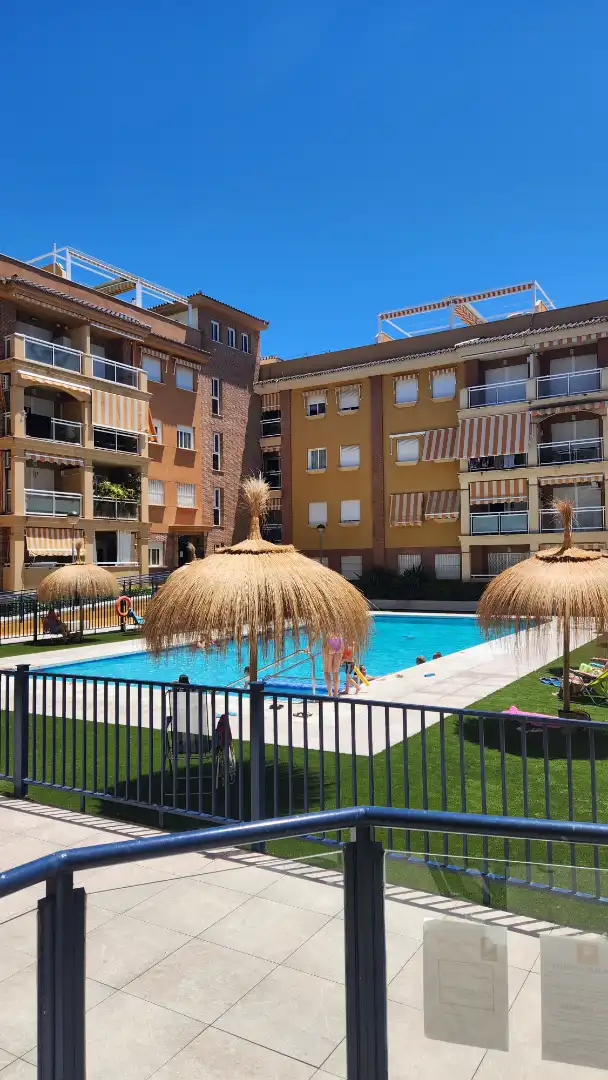 Vista exterior de Àtic de lloguer en Torrox amb Aire condicionat, Calefacció i Terrassa